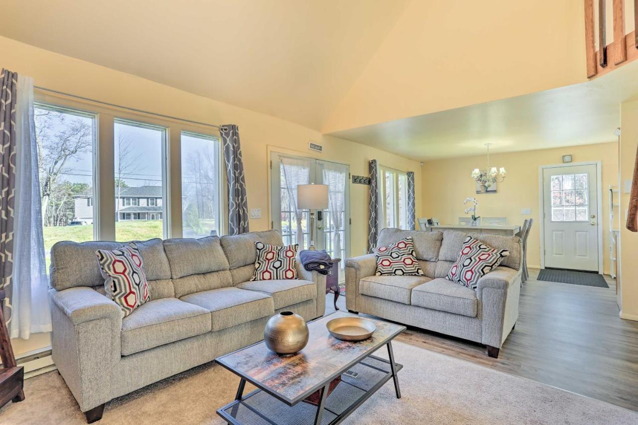 Peaceful Poconos Home With Lake And Pool Access! Long Pond Buitenkant foto