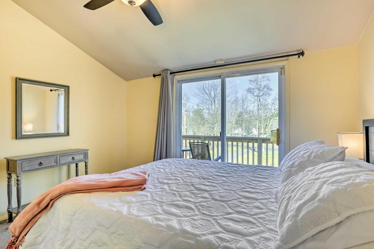 Peaceful Poconos Home With Lake And Pool Access! Long Pond Buitenkant foto
