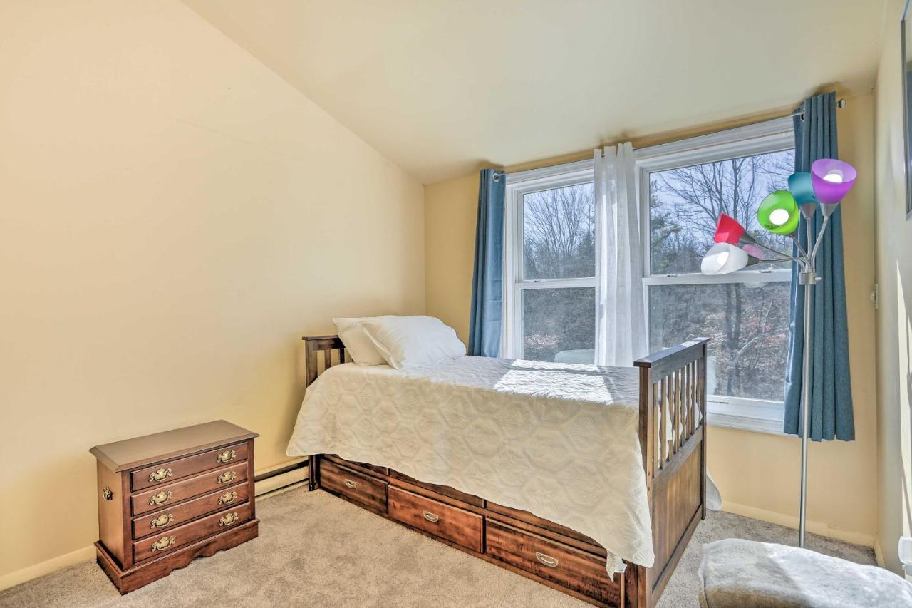 Peaceful Poconos Home With Lake And Pool Access! Long Pond Buitenkant foto